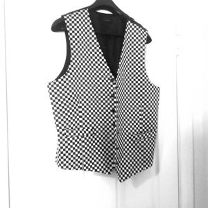 Fun loving checkered men’s vest